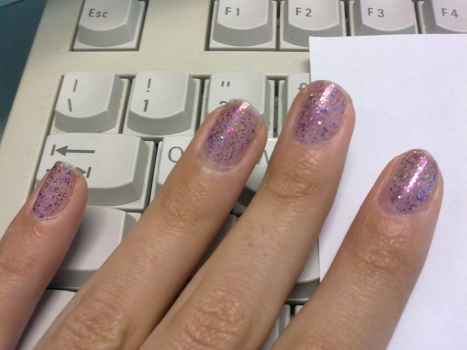 B Eau Té ESSENCE Glitter Topper Nail Art Twins