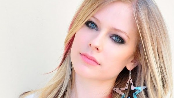  Avril Lavigne: “Acepté la muerte” 