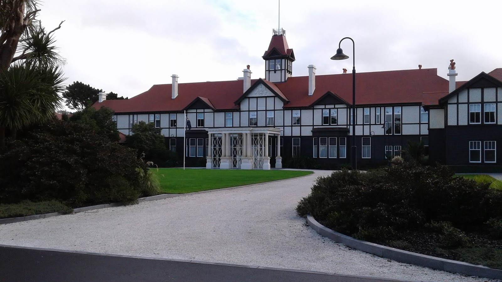 Bliss and the Retiree Government House tour, Wellington, New Zealand