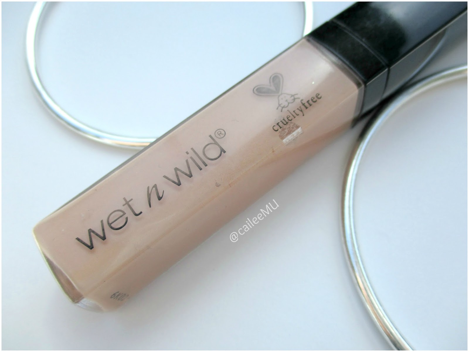kaste Normal Sag Of Pearls, Prettiness and Pages: Wet 'n' Wild Photo Focus Concealer | A  Review