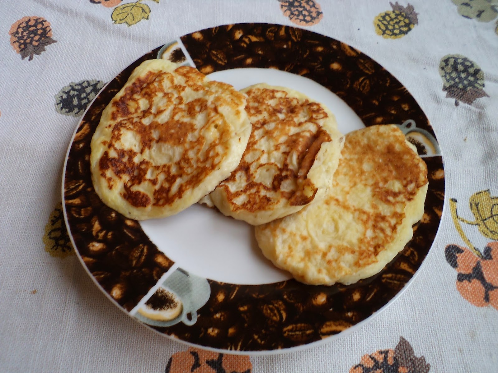 Między ustami a ciosem patelnią Racuchy drożdżowe z twarogiem/Pancakes