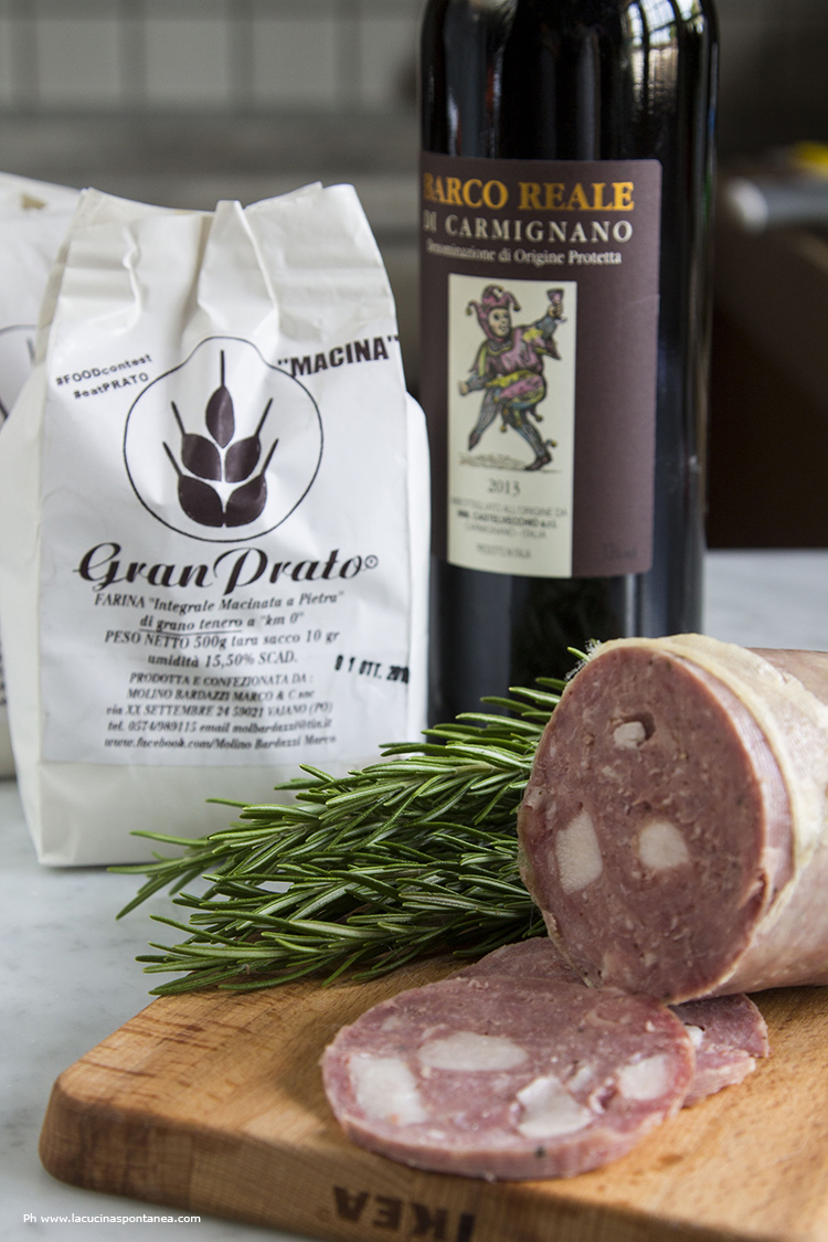 Eat Prato spuma di mortadella con vino solido su biscotti salati La