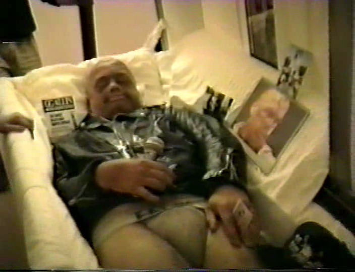 gg allin piss on Gg allin piss on