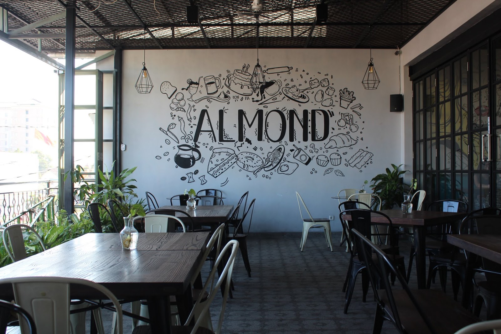 ALMOND BAKERY, CAKE AND ICE CREAM ( ALMOND CAFÉ) JOGJA