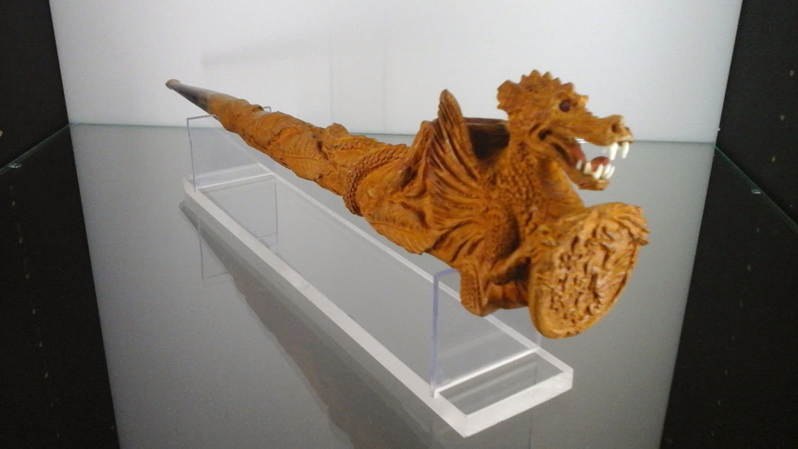 dragon, pipe, tobacco, museum