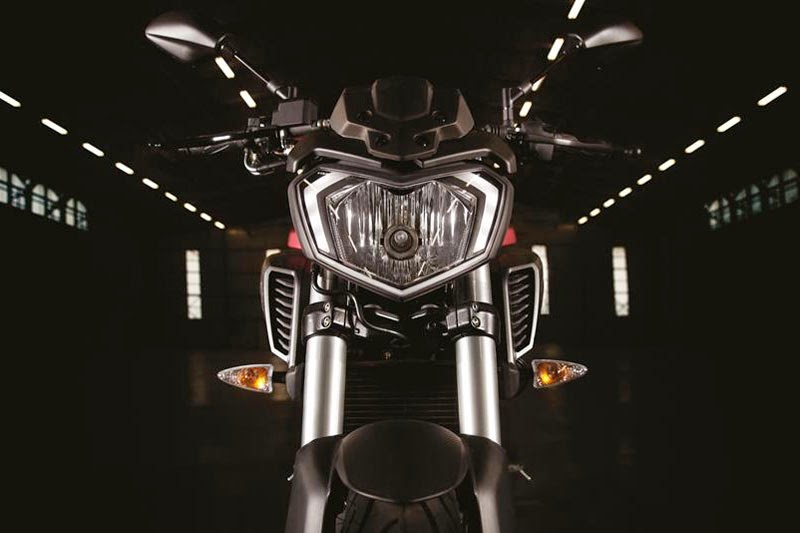 Tidak untuk pasar Indonesia . . Yamaha Eropa resmi rilis Yamaha MT 125 si versi naked dari Yamaha YZF R125 . .