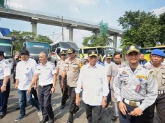 Diskresi Rekayasa Lalu Lintas Dilakukan Guna Antisipasi Kemacetan Libur Lebaran Diskresi Rekayasa Lalu Lintas Dilakukan Guna Antisipasi Kemacetan Libur Lebaran