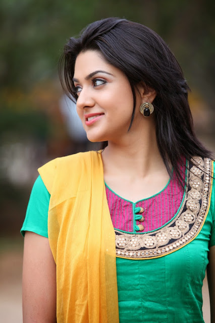 Telugu Actress Sakshi Choudhary New Photos In Blue