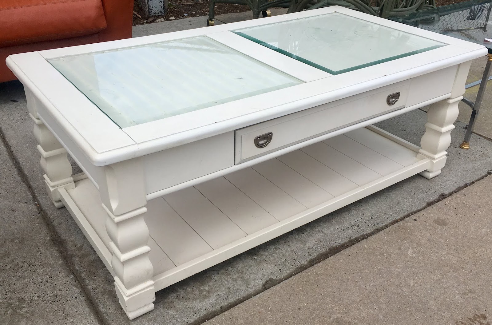 Uhuru Furniture & Collectibles White Coffee Table with 2 Glass Top