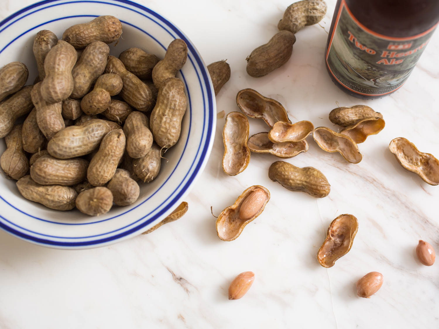 кот ест орешки. кот арахис. арахис омега. арахис в сахаре 250г. вареный арахис.