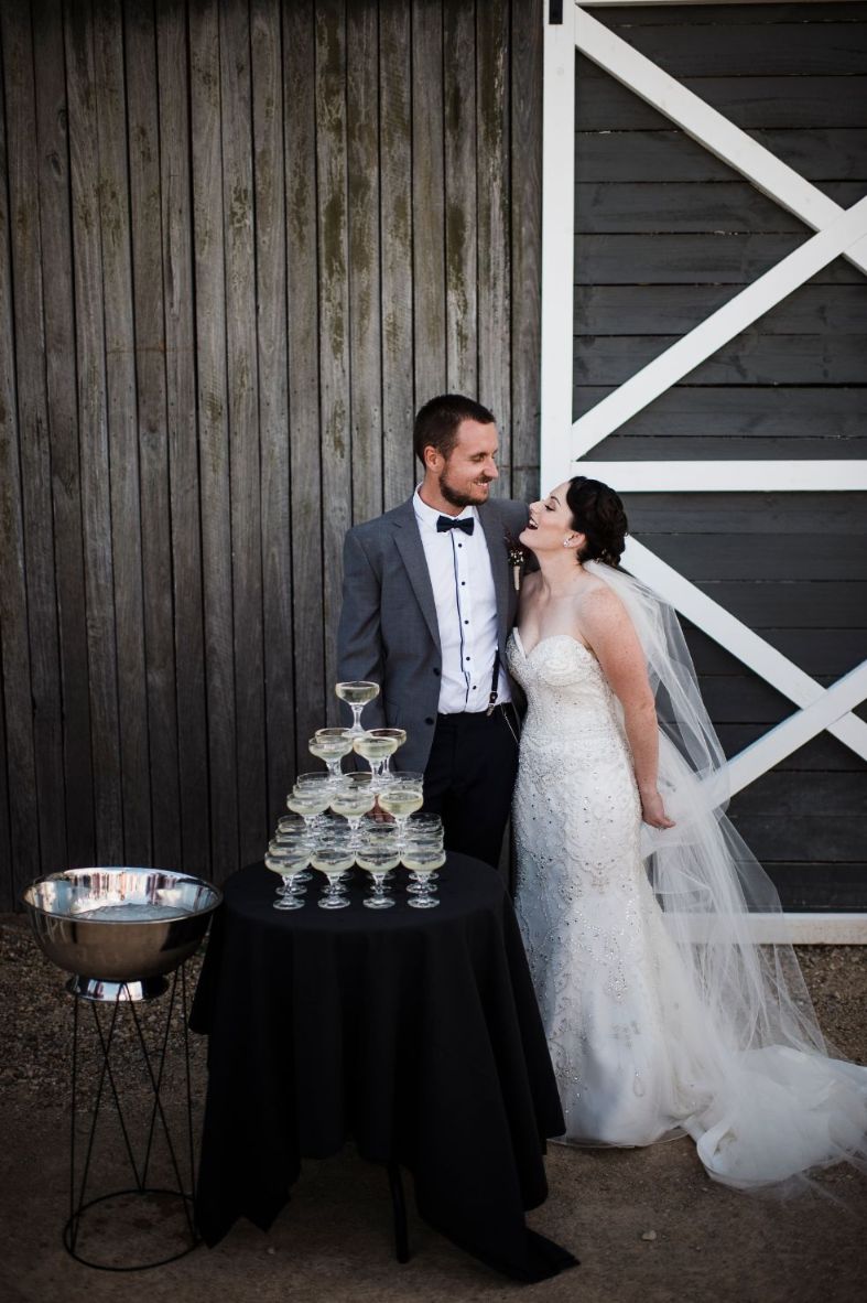 BARN WEDDING VENUE HUNTER VALLEY BAREFOOT AND BEARDED PHOTOGRAPHY