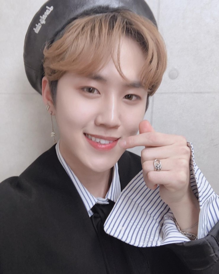 영또베라고 할정도로 베레모 많이쓰는 아이돌 | 인스티즈