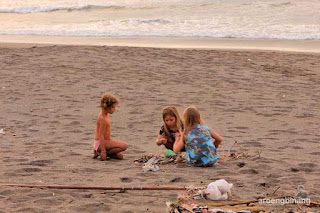pantai batubelig kerobokan bali