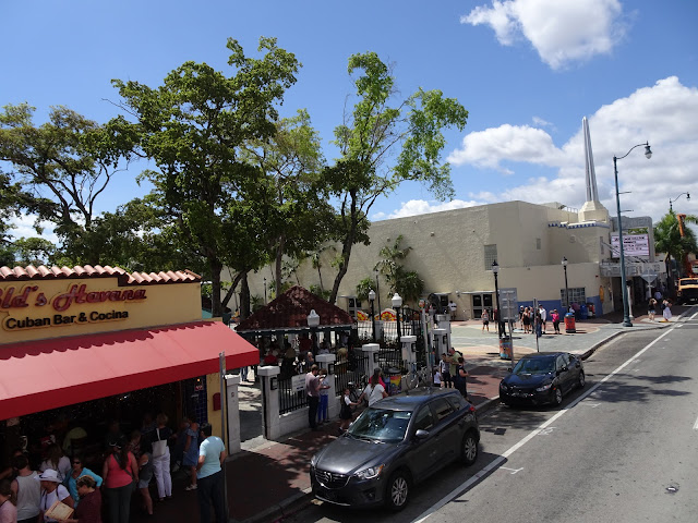 ¡Qué hacer en Miami en tu segunda visita! Calle 8 la arteria principal de este barrio cubano