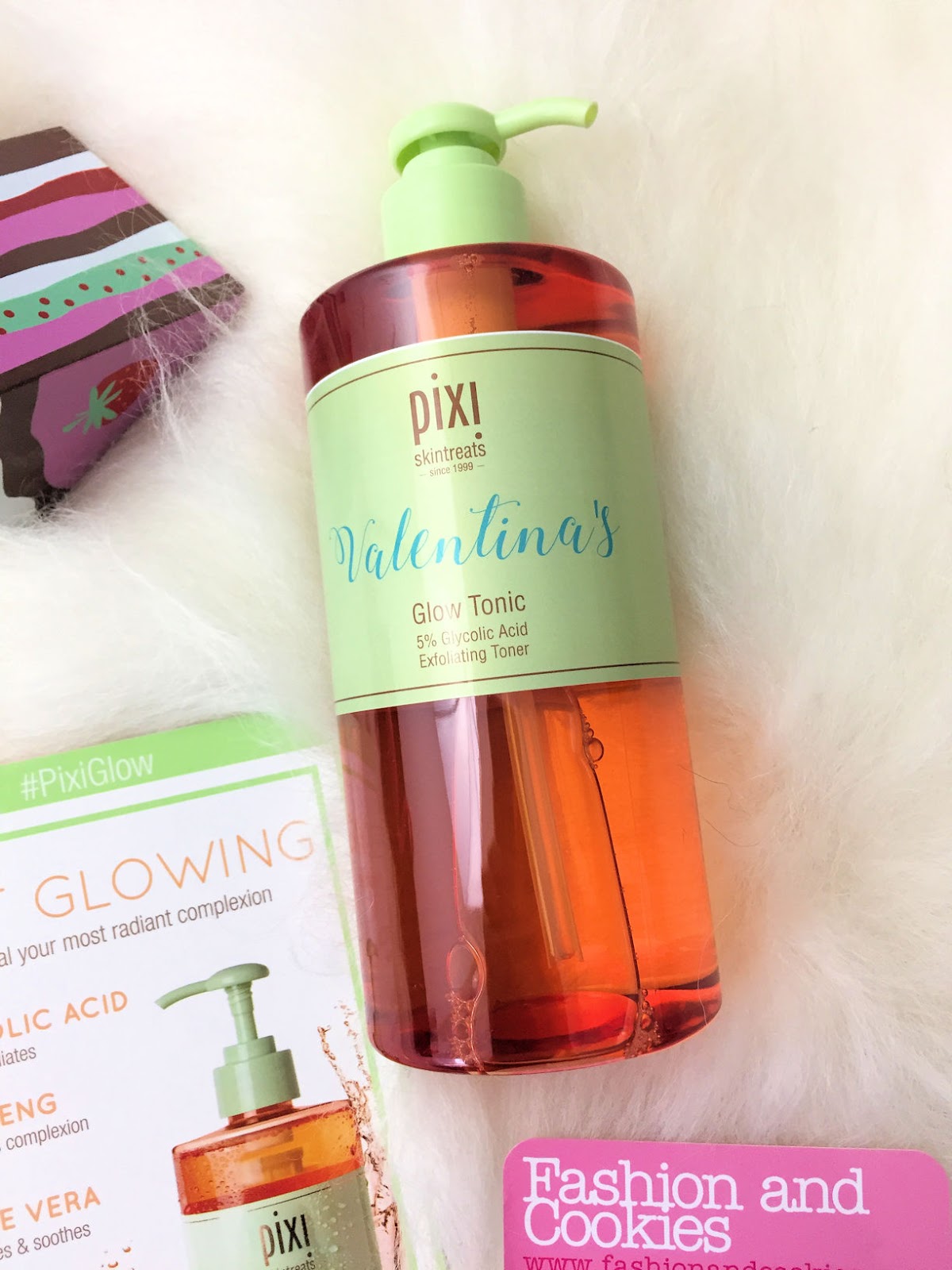Review of Glow Tonic from PIXI Beauty: how to have a radiant complexion on Fashion and Cookies beauty blog, beauty blogger