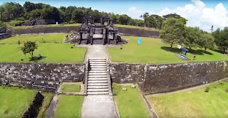 Ratu Boko or Keraton Ratu Boko is a historical site derived from the Hindu in addition to Buddhist dy Bali Travel Attractions Map and Things to do in Bali: Tip for Ratu Boko backpakers