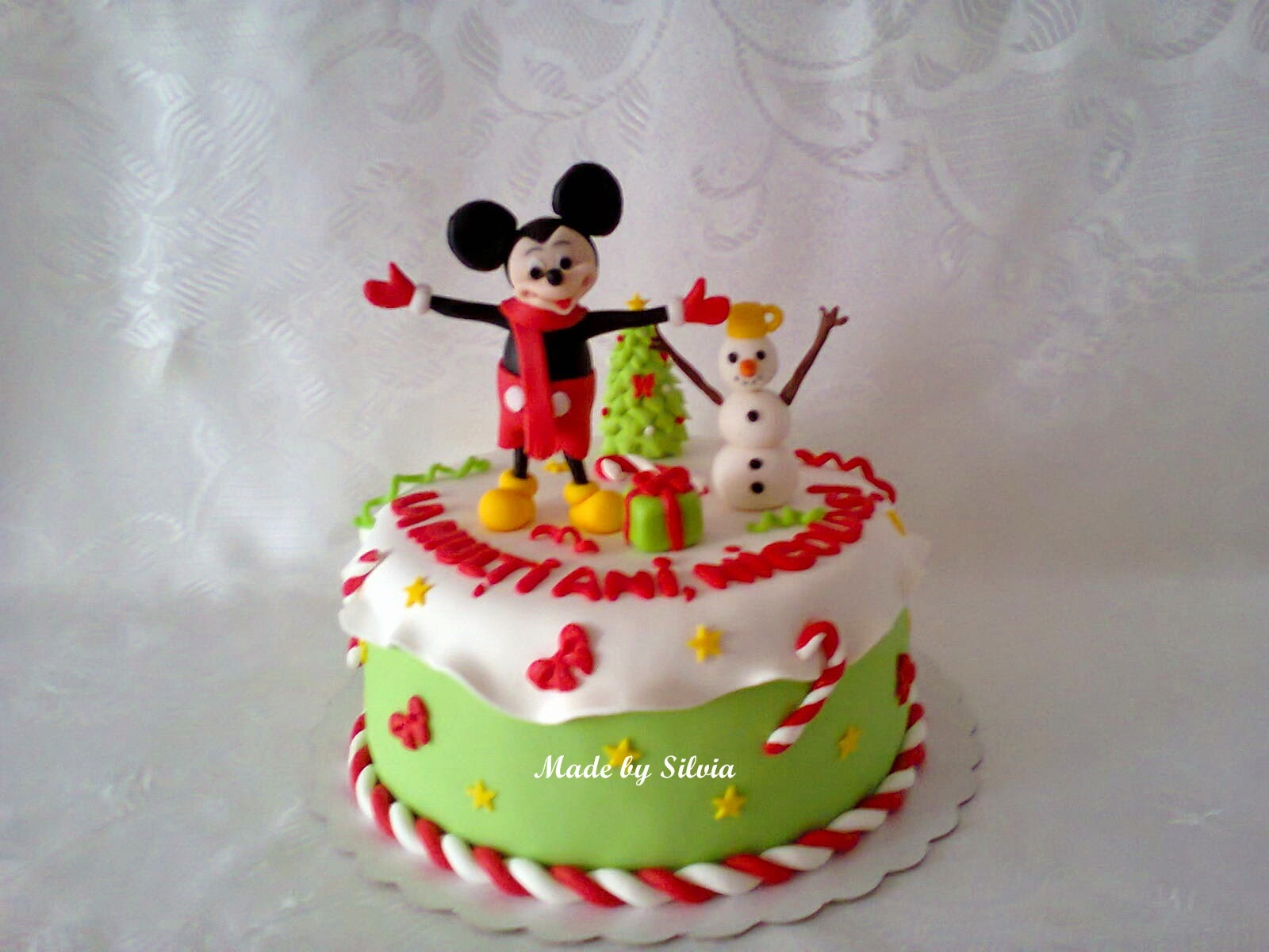 Tort cu Mickey Mouse iarna