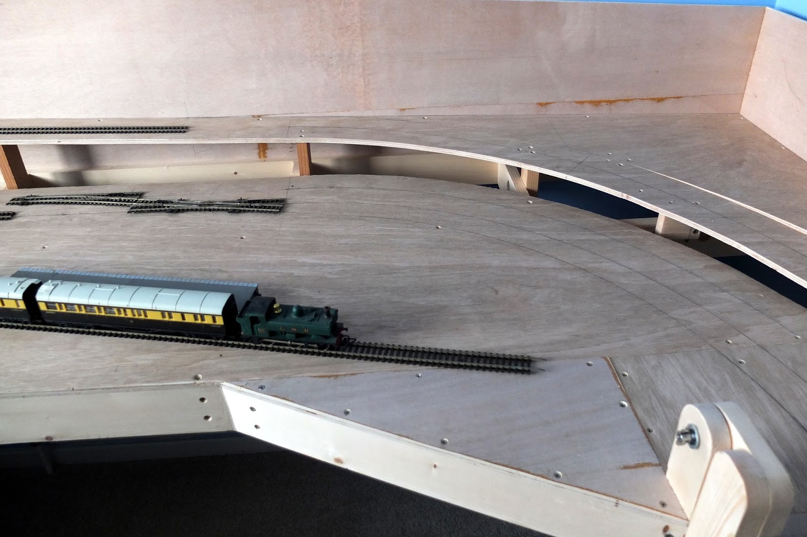 Martin's Model Railway Baseboards finally finished and in place