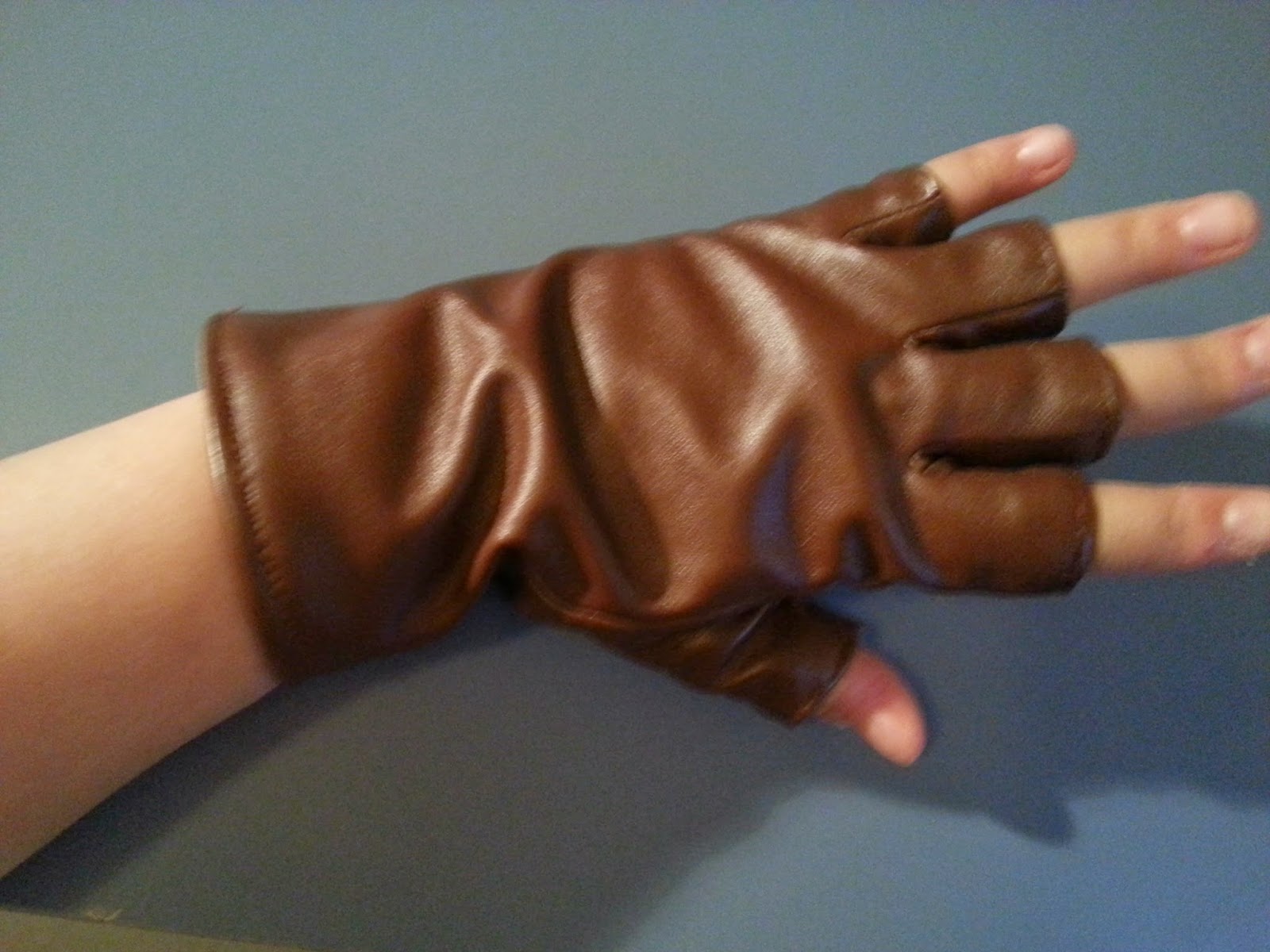 Fingerless gloves from leather gloves tutorial Auris Lothol