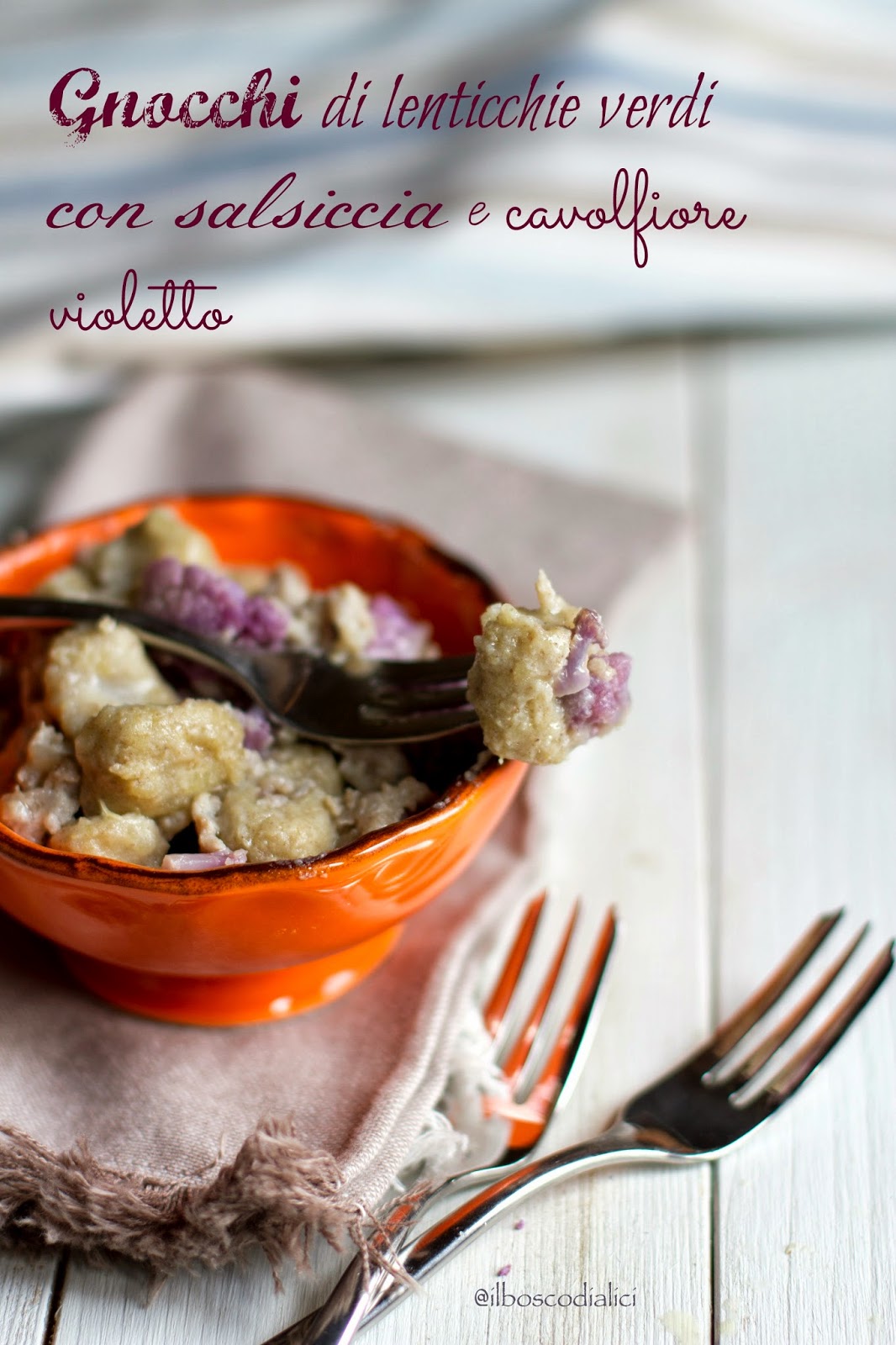 gnocchi di lenticchie verdi con salsiccia e cavolfiore violetto