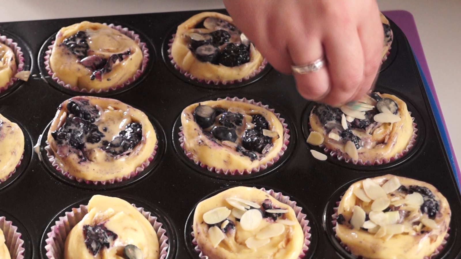 Brombeer-Hefe-Mandel-Muffin