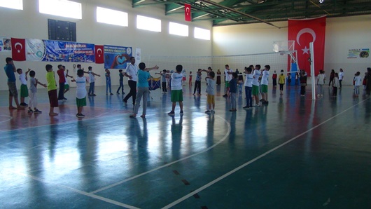 Çınar'da çocuklar camiden sonra spora gidiyor