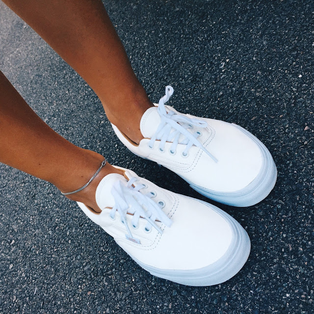 Travelling Kicks Kicks 3 White Leather Vans Era