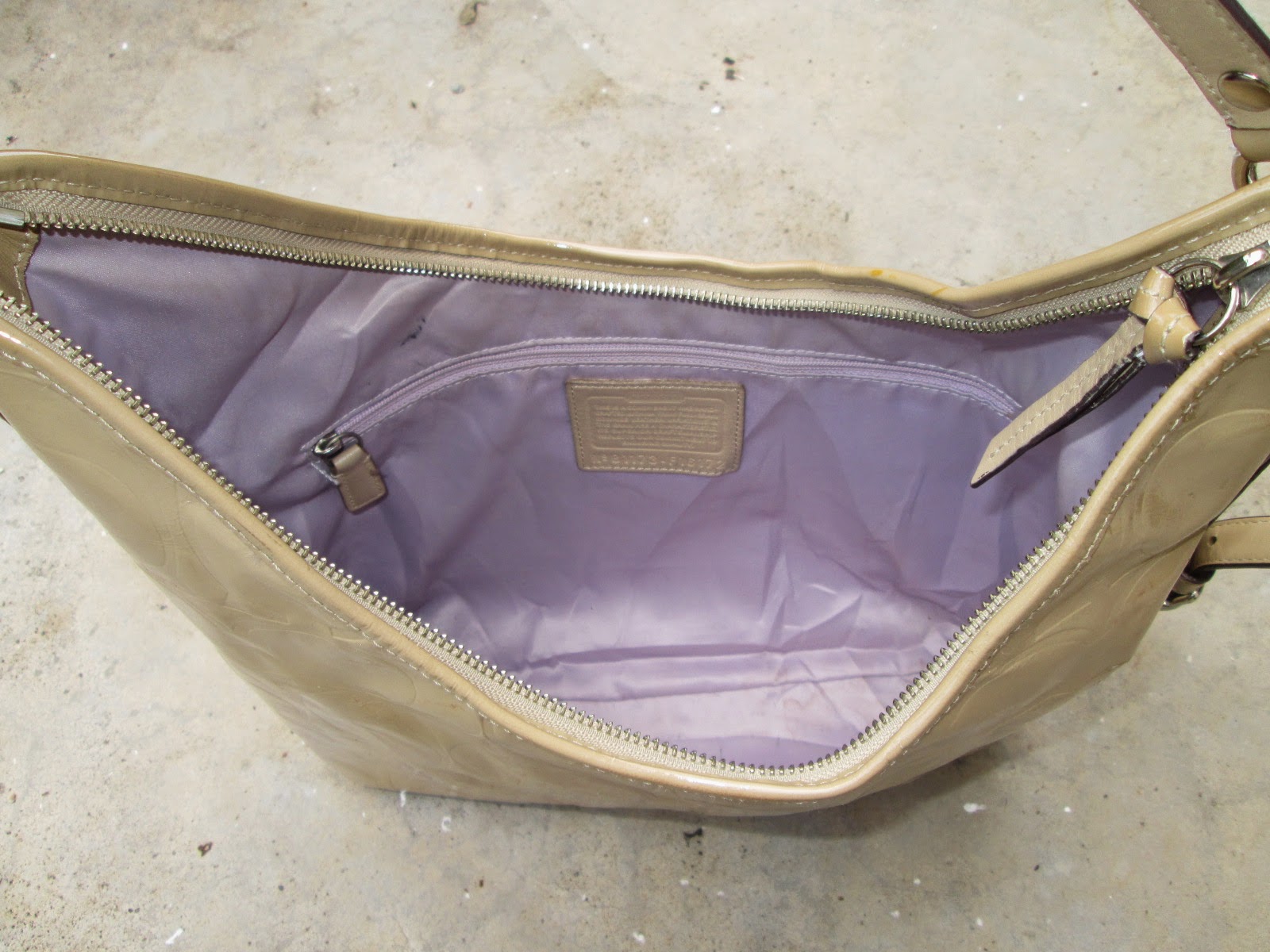 d0rayakEEbaG Authentic Coach Signature Cream Shoulder/Sling Bag(SOLD)