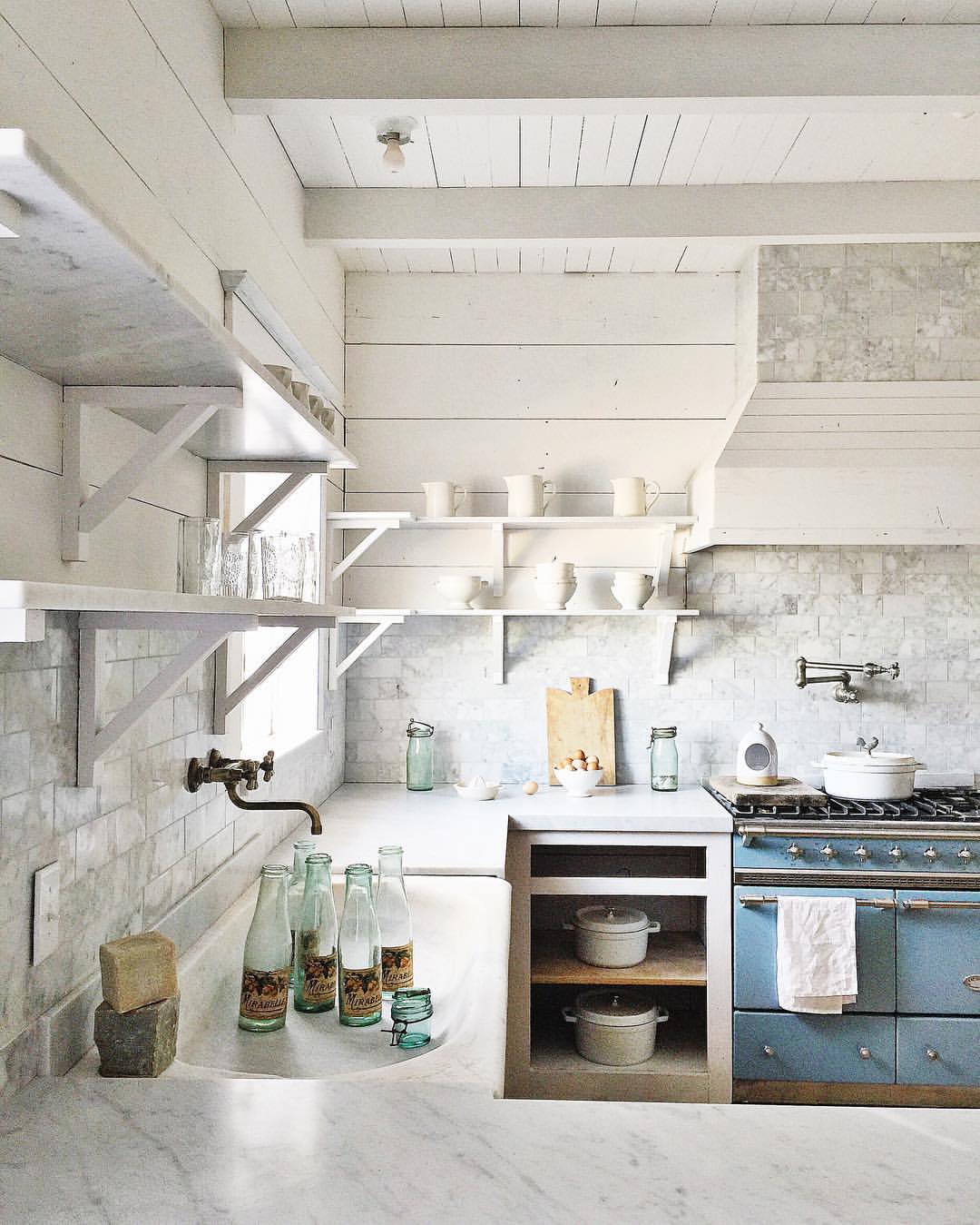 Blue and White Kitchen Decor Inspiration from the French farmhouse style kitchen of Dreamy Whites. #frenchkitchens #Frenchrange