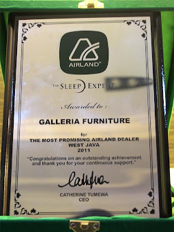 Penghargaan dari Airland untuk Galleria Furniture :"The Most Promising Airland Dealer in West Java"