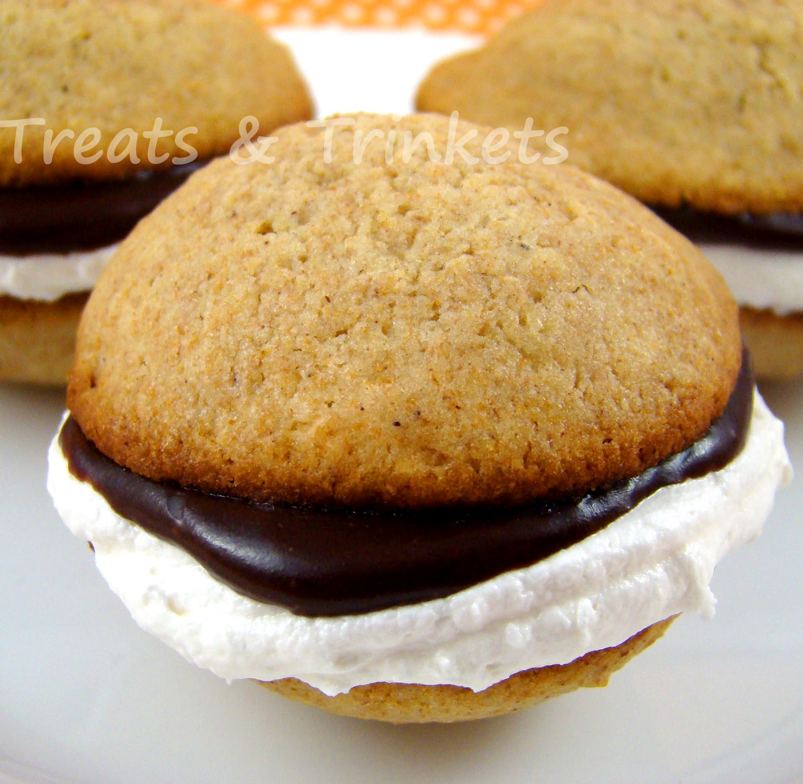 Treats &amp; Trinkets: Sunday S&amp;#39;mores: S&amp;#39;mores Whoopie Pies