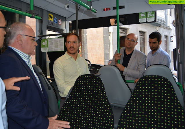 El servicio de transporte público en La Palma incorpora siete nuevas guaguas