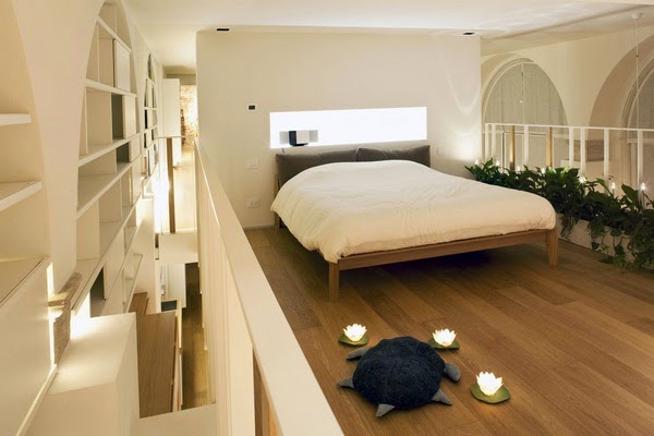 Apartment with a mezzanine bedroom