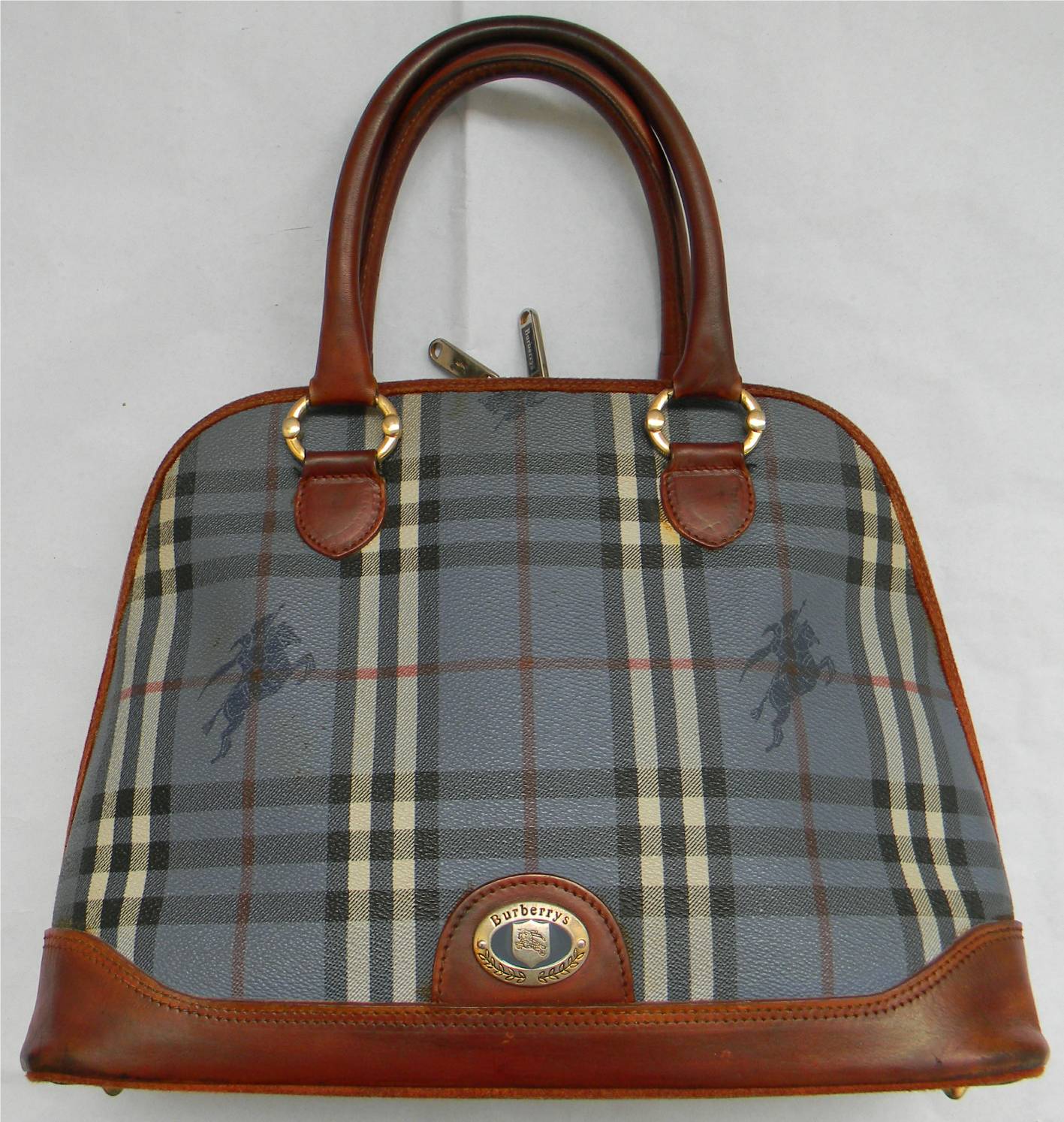 Janji Laku: Vintage BURBERRY Handbag - Restored