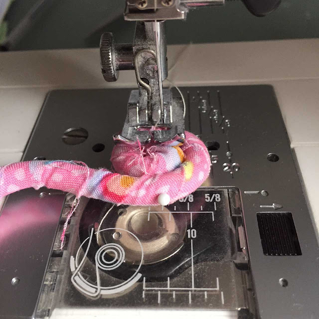 Roxy Creations: Easy rope basket tutorial