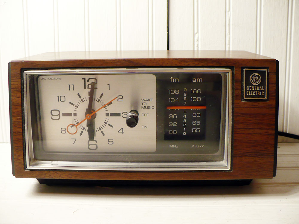 Vintage Goodness 1.0 Score Another GE Clock Radio!