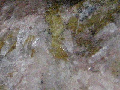 olives Mineral ? Roter Berg Kamsdorf