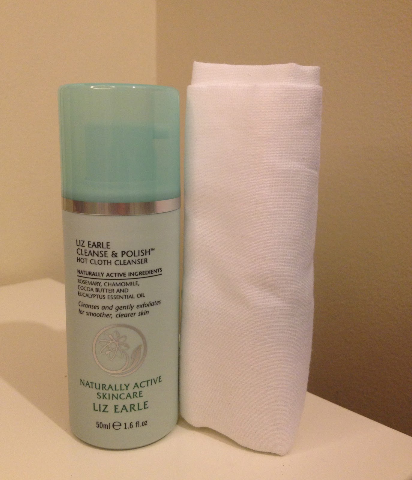 Dainty Little Things Liz Earle Cleanse & Polish Hot Cloth Cleanser