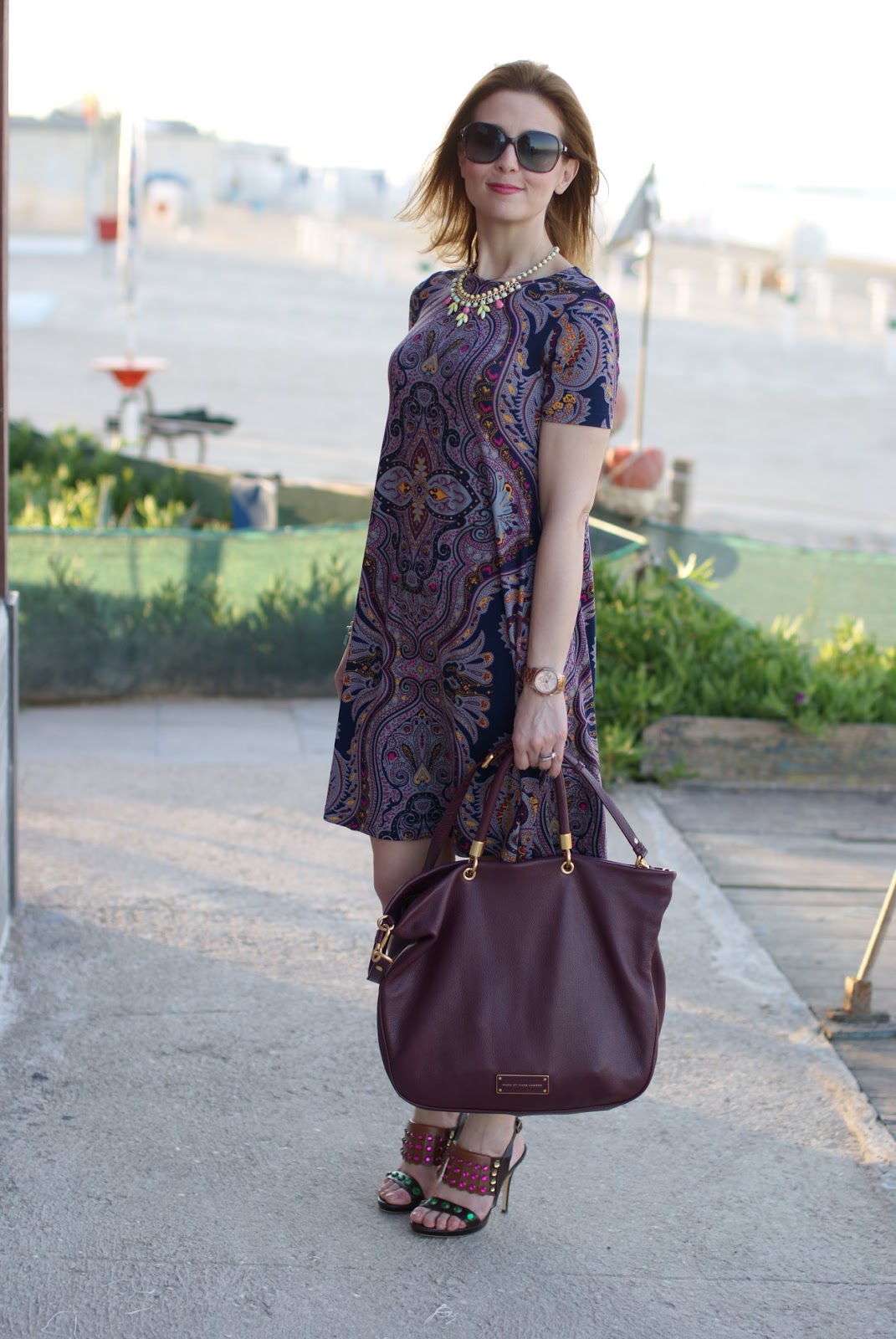 Paisley print dress and...a bag for all seasons ! | Fashion and Cookies ...