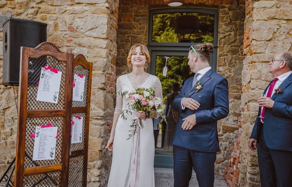 Rustykalne wesele w Dolinie Cedronu, Ślub w stodole, wesele w nietypowym miejscu, wesele na wsi, Dolina Cedronu wesele, wesele latem, wesele z motywem owoców