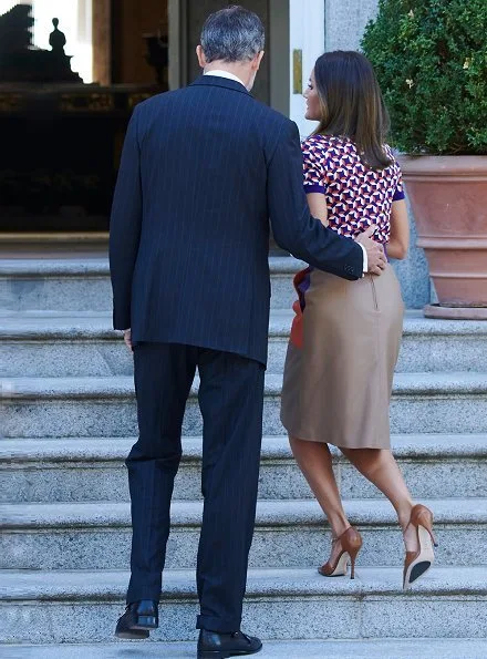 Queen Letizia wore Hugo Boss Seplea colorblock leather skirt, Boss Felisabeth Short sleeved sweater. President Sebastian Pinera and Cecilia Morel