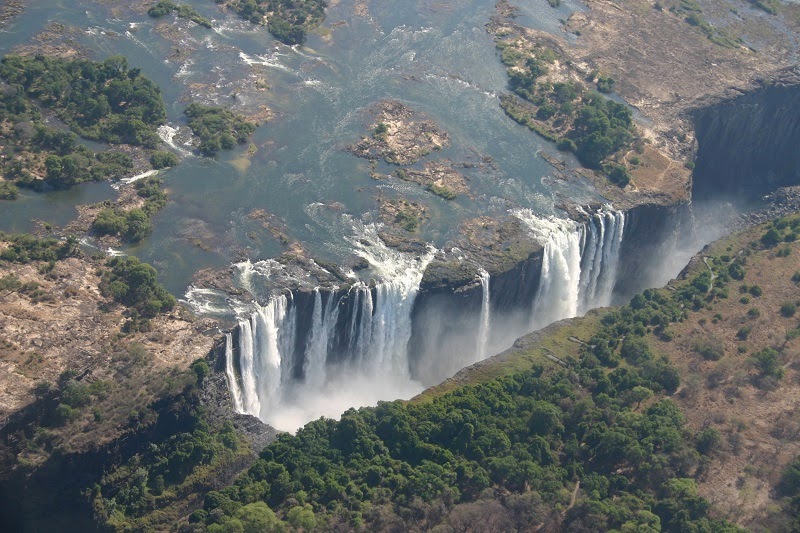 One Metre From Death: Visit the Beautiful Victoria Falls and the Devil's Pool in Africa