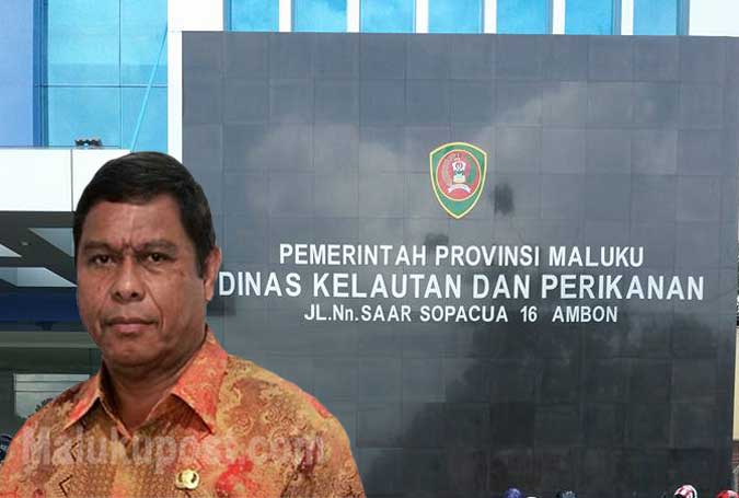 PAD Perikanan Maluku Turun Akibat UU Baru Ambon, Malukupost.com - Pendapatan asli daerah PAD) sektor kelautan dan perikanan Maluku yang cukup signifikan dari hasil proses izin mutu ikan disebabkan pemberlakuan Undang-Undang (UU) baru No. 23 tahun 2014 tentang pemerintahan daerah(Pemda). "Proses uji mutu ikan sekarang telah ditarik dari Pemda karena lahirnya UU baru yang dalam lampirannya sudah mengatur berbagai kewenangan yang diurusi, baik sektor lain maupun kelautan dan perikanan," kata Kadis Kelautan dan Perikanan Maluku, Romelus Farfar di Ambon, Selasa (4/7)