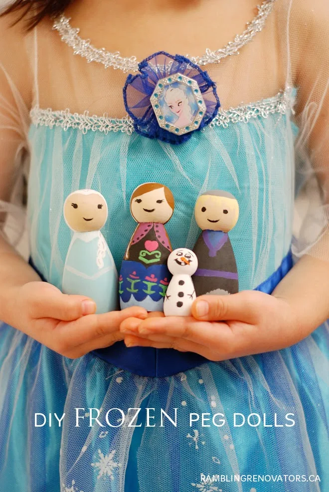 Hand painted FROZEN peg dolls. FROZEN party favors for girls and boys