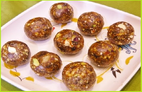 खजूर के लडडू बनाने की विधि - Khajur Ke Laddoo Recipe खजूर के लडडू बनाने की विधि - Khajur Ke Laddoo Recipe