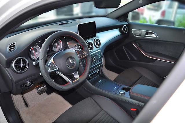 Nội thất Mercedes GLA 250 4MATIC 2019 được thiết kế thể thao, mạnh mẽ