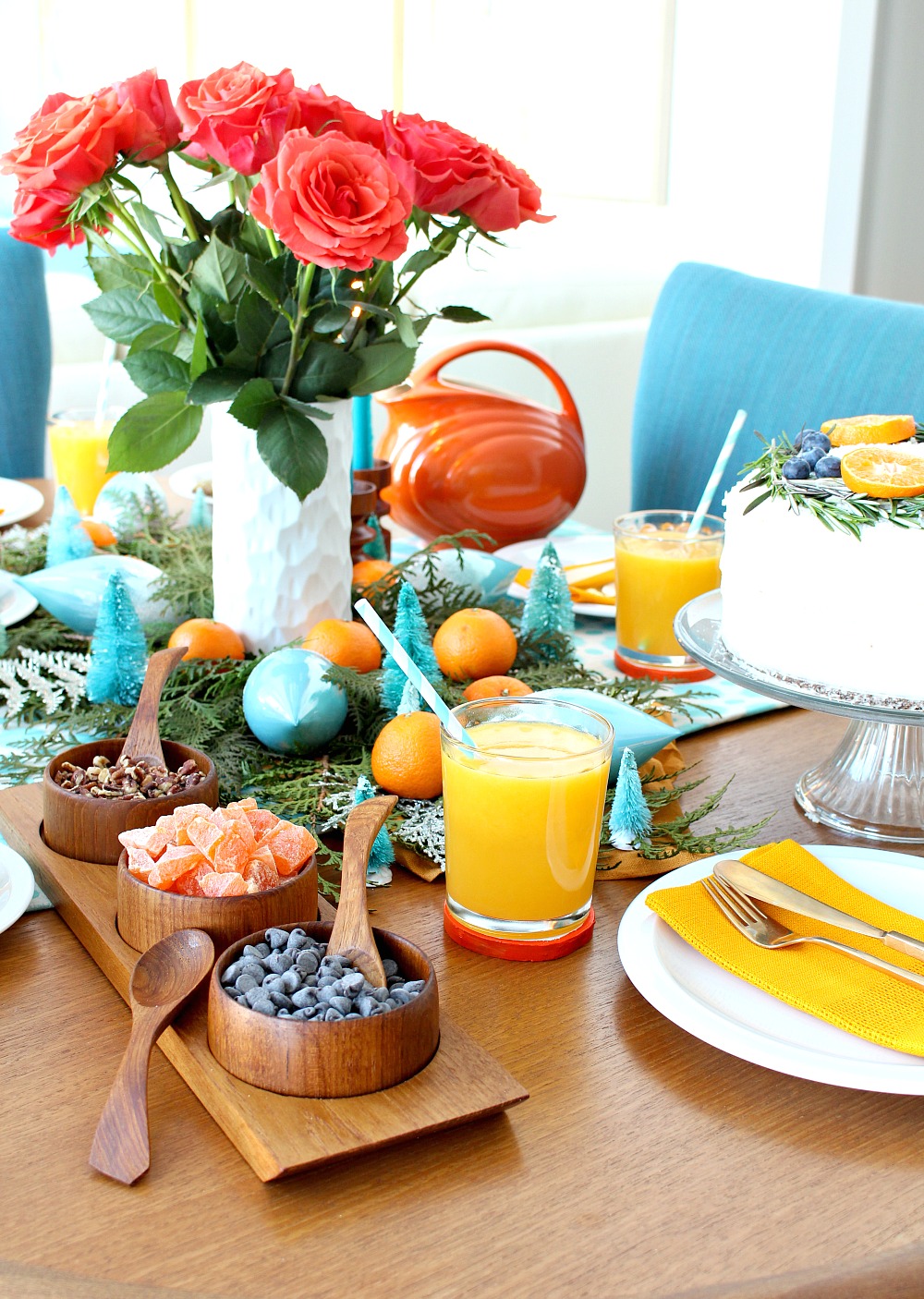 Orange Roses Orange + Turquoise Holiday Brunch Decor | Plus a Delicious Emergen-C Mango + Orange Pick-Me-Up