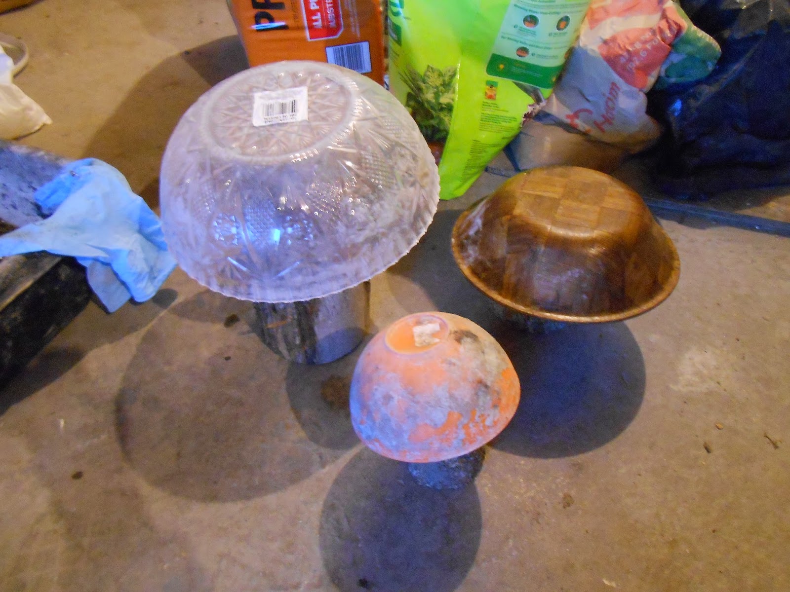 Sproutsandstuff: DIY Hypertufa and Wood Mushrooms