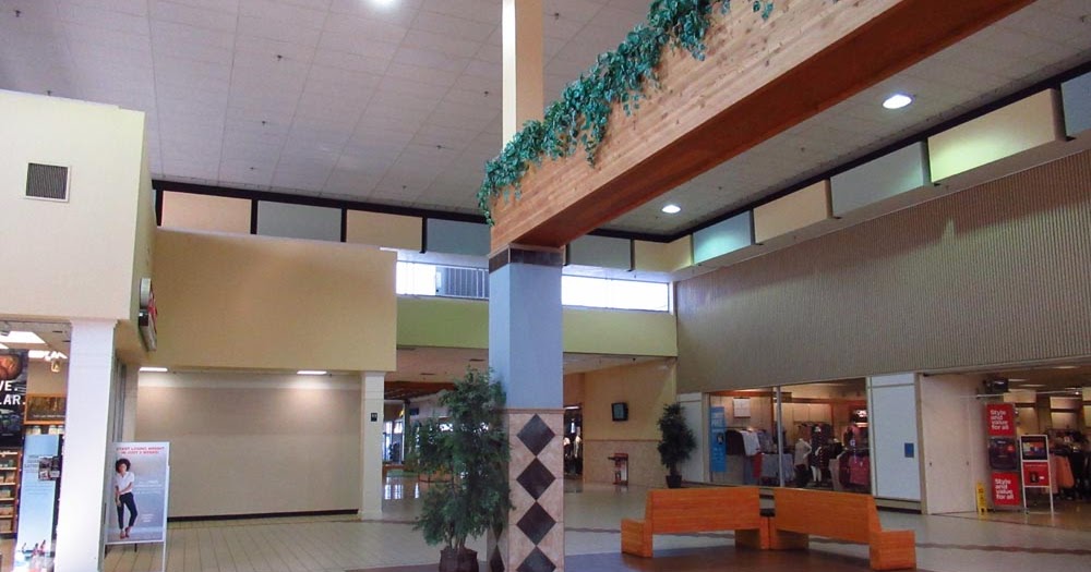 Sky City: Retail History: Meadowbrook Mall: Pittsburg, KS