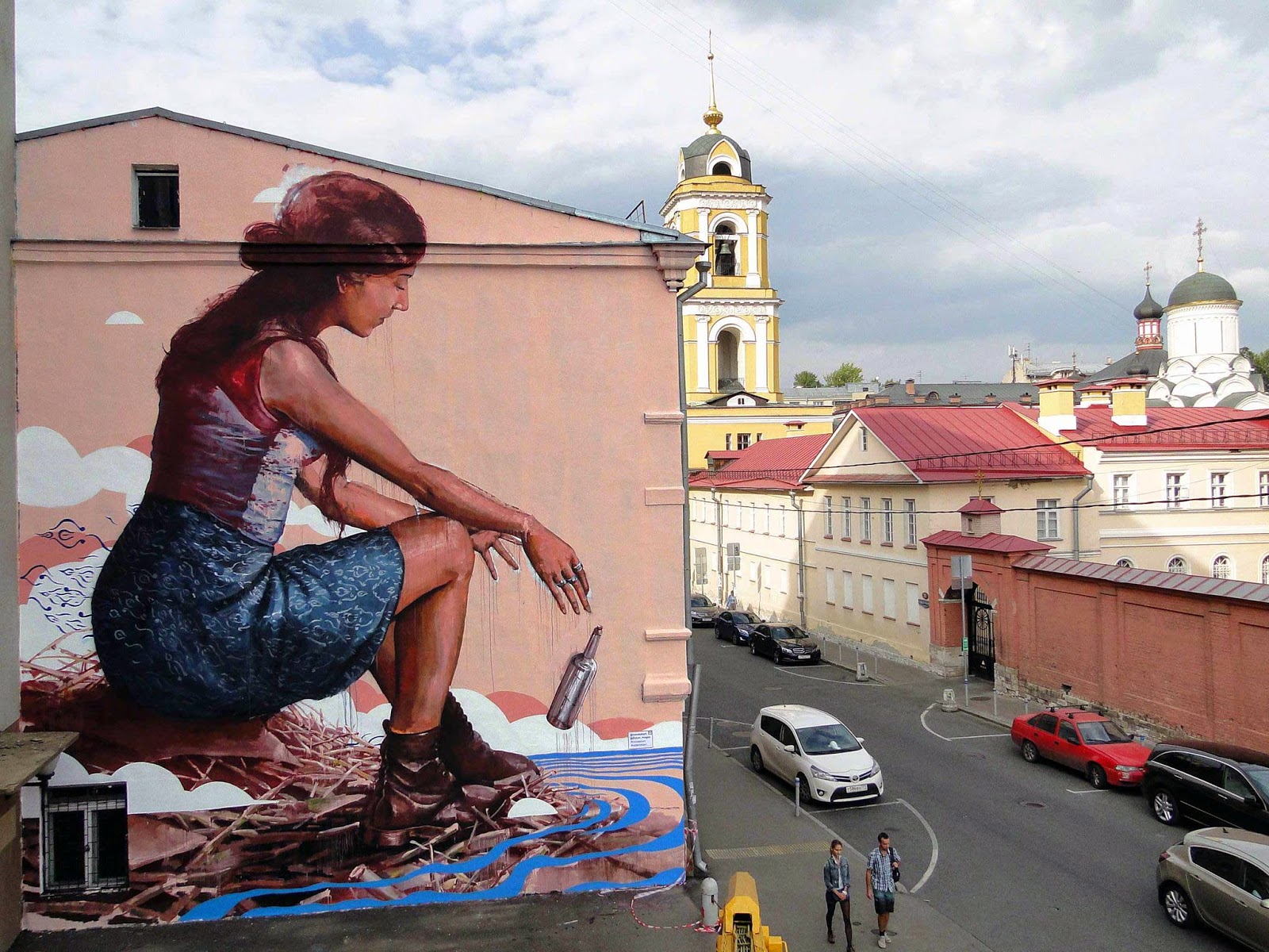 Last seen in Aalborg, Denmark, Fintan Magee has now landed in good old Russia where he painted a new piece on the streets of Moscow.